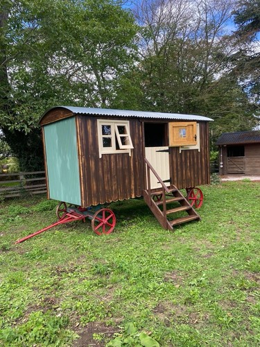 Shepherds hut home - hut, office